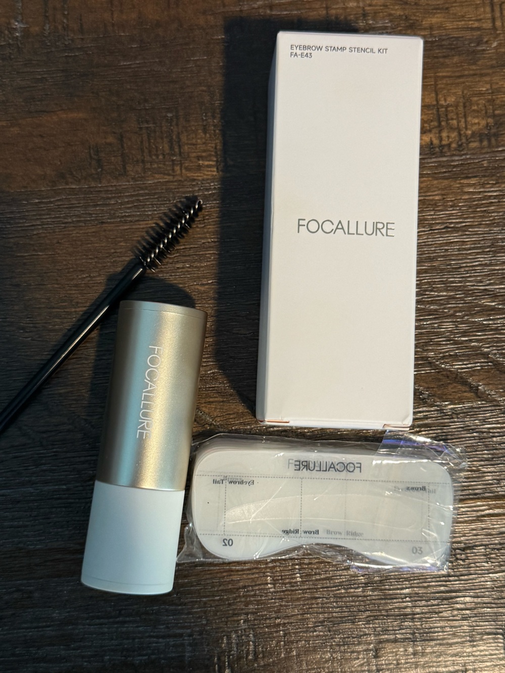 Focallure Brow Stamp Kit in Blonde, Brand new, tons of stencils for brow.